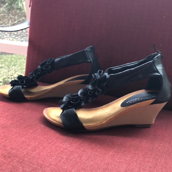 Brand new sandals wedge black roses - Picture 2 of 4